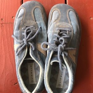 Airwalk tennis shoes